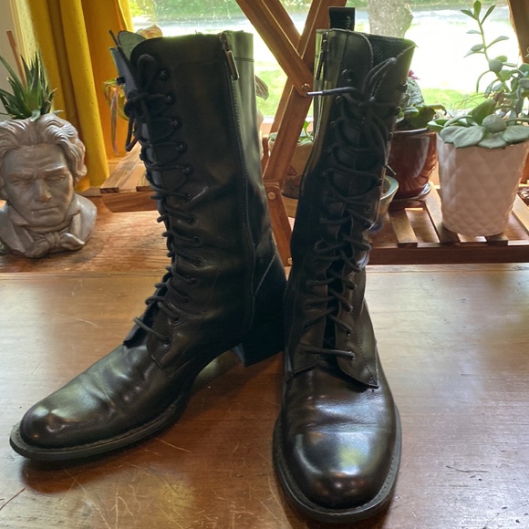 Beautiful Black Italian leather Vera Gomma boots EU 40 US 10.5 laces and zipper - Picture 4 of 11